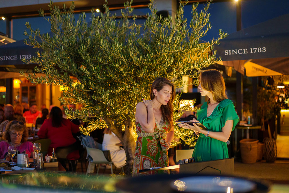 За DOCK 5 Restaurant
