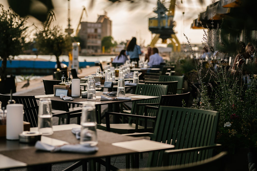 За DOCK 5 Restaurant